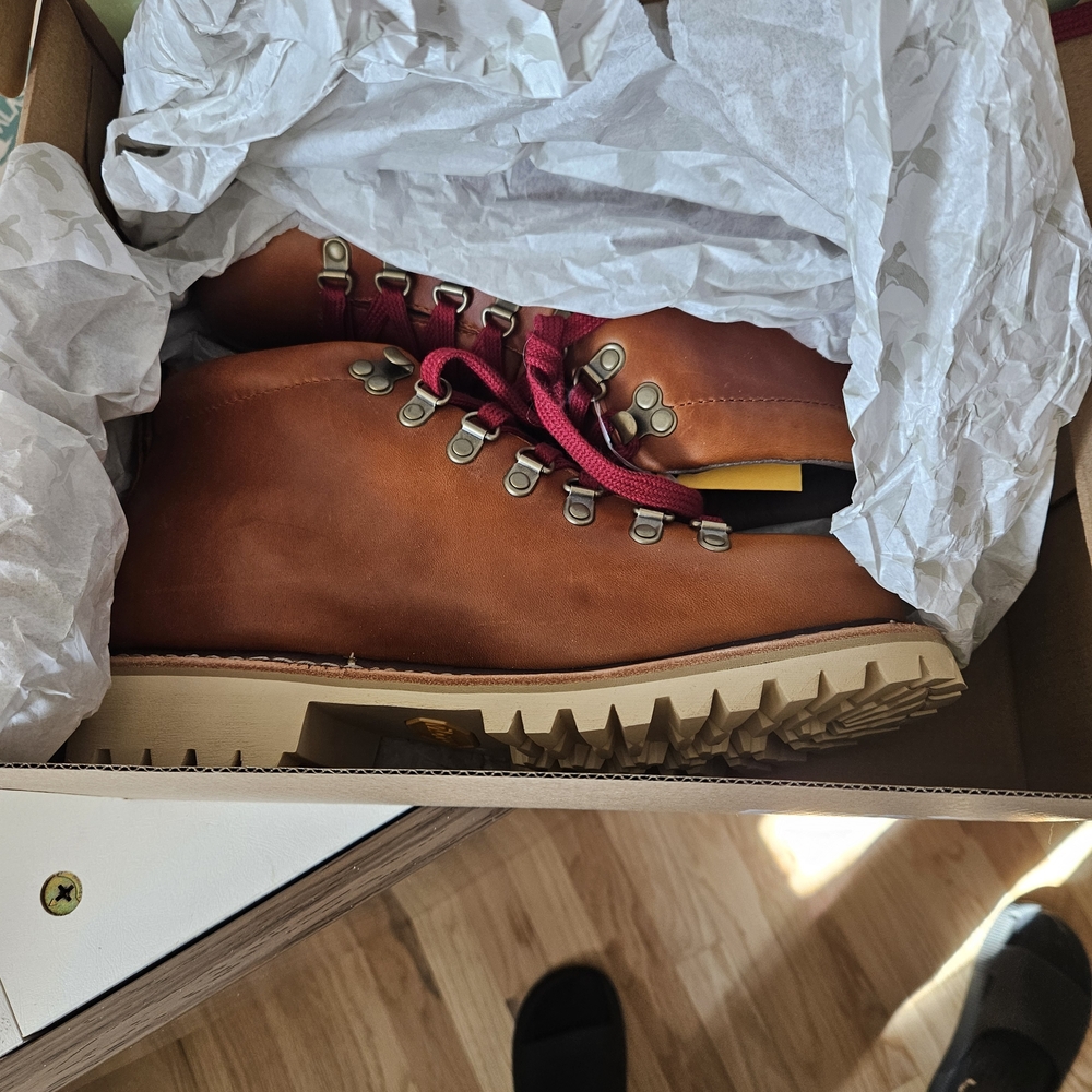 Eddie Bauer Brown Winter Boots with Red Laces